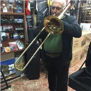 Doy clases de música en general. Solfeo, teoría, inicios de piano. Trompeta, fliscorno, trombón de pistones, bombardino. Instrumentos de banda